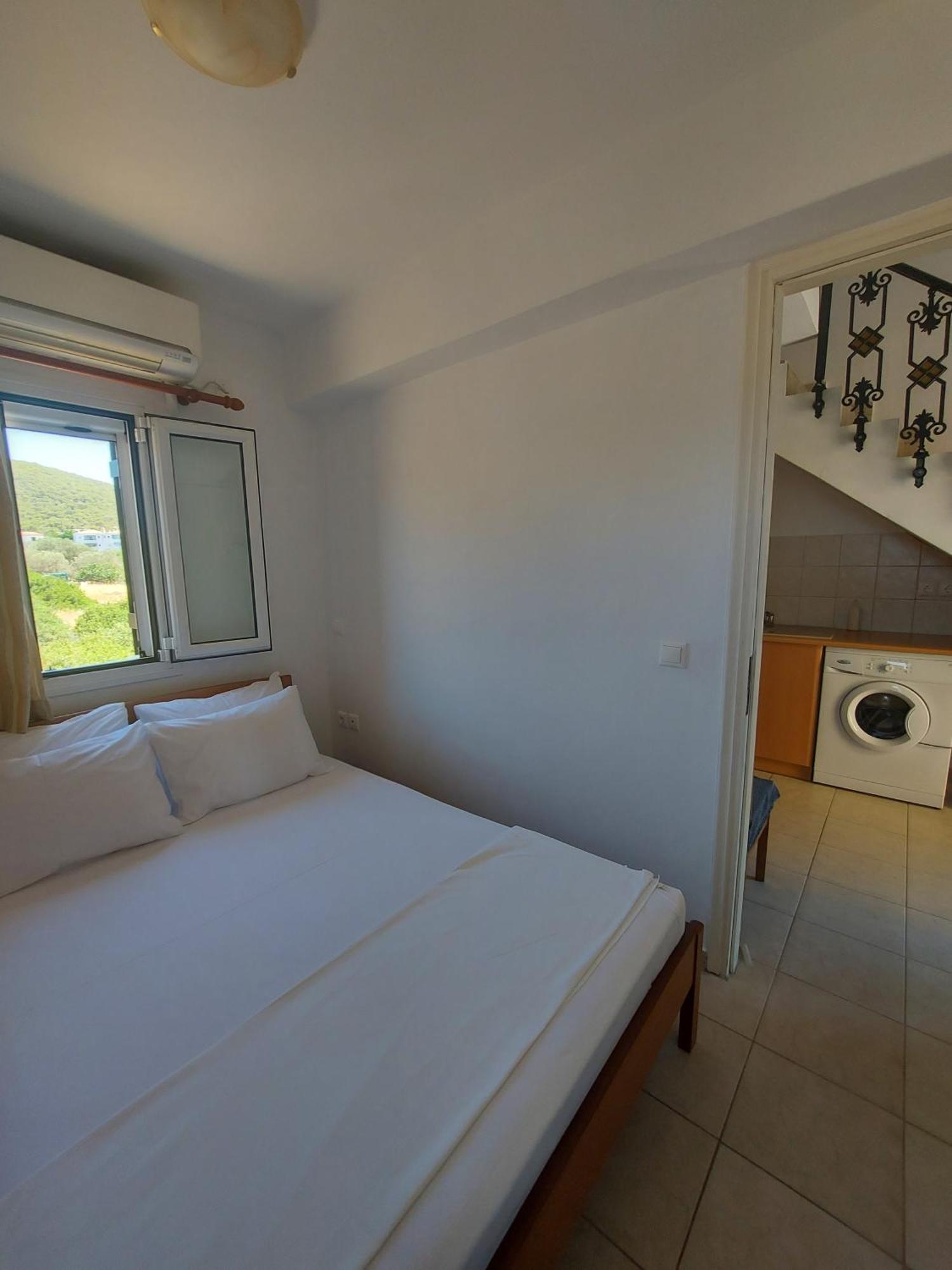 C-View Apartments Megalochori  Bilik gambar
