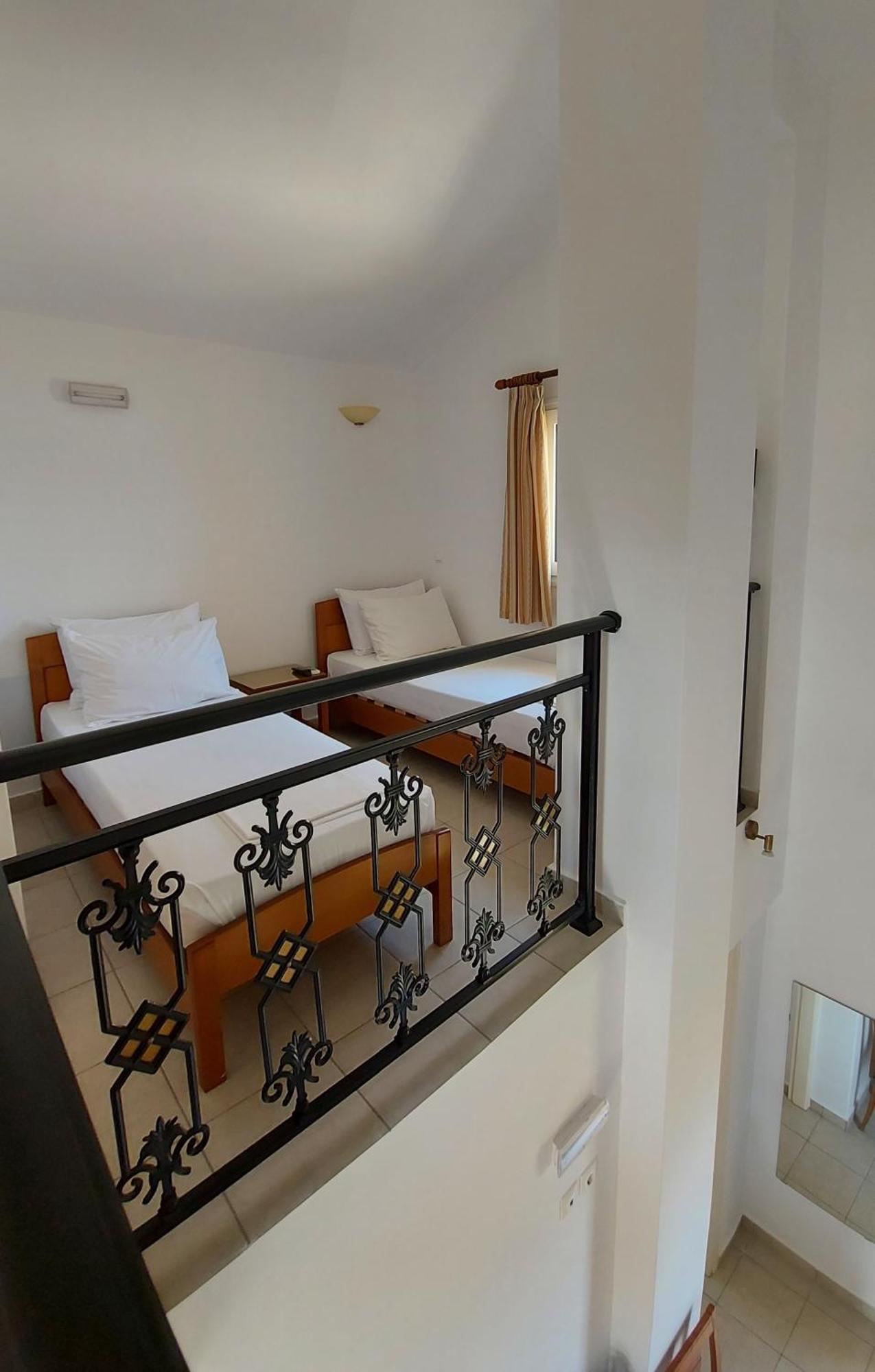 C-View Apartments Megalochori  Bilik gambar